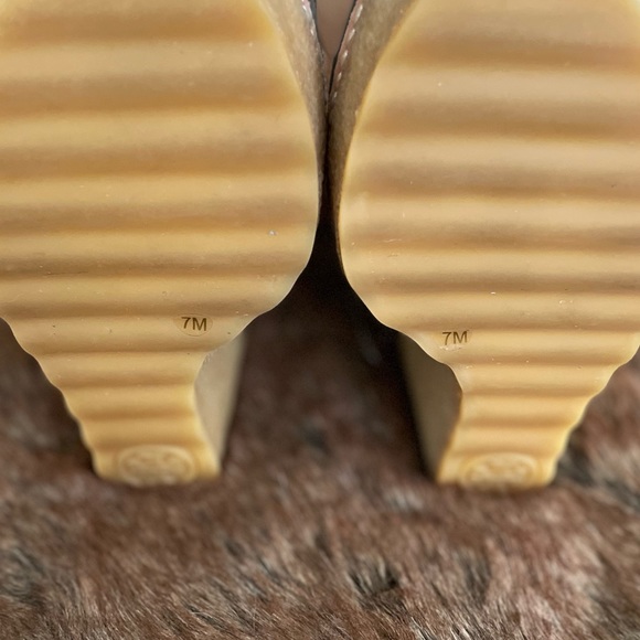 Tory Burch Denise Wedge Split Suede Booties Size 7 - Picture 4 of 7